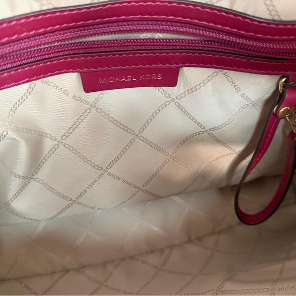 Michael Kors- Mae 100% Leather Tote Bag - Picture 4 of 11